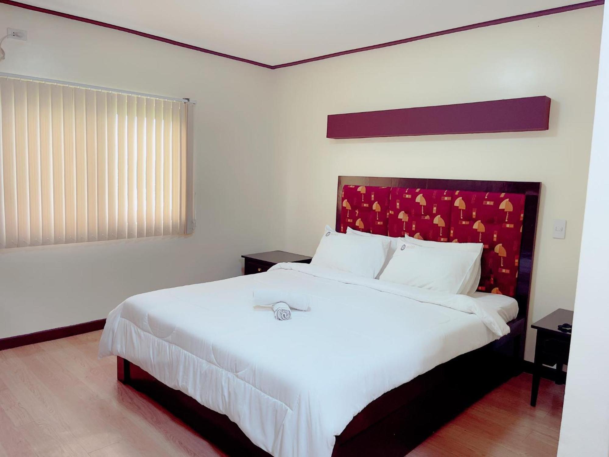 Jun And Helen Hotel And Restaurant อังเฮเลส ภายนอก รูปภาพ