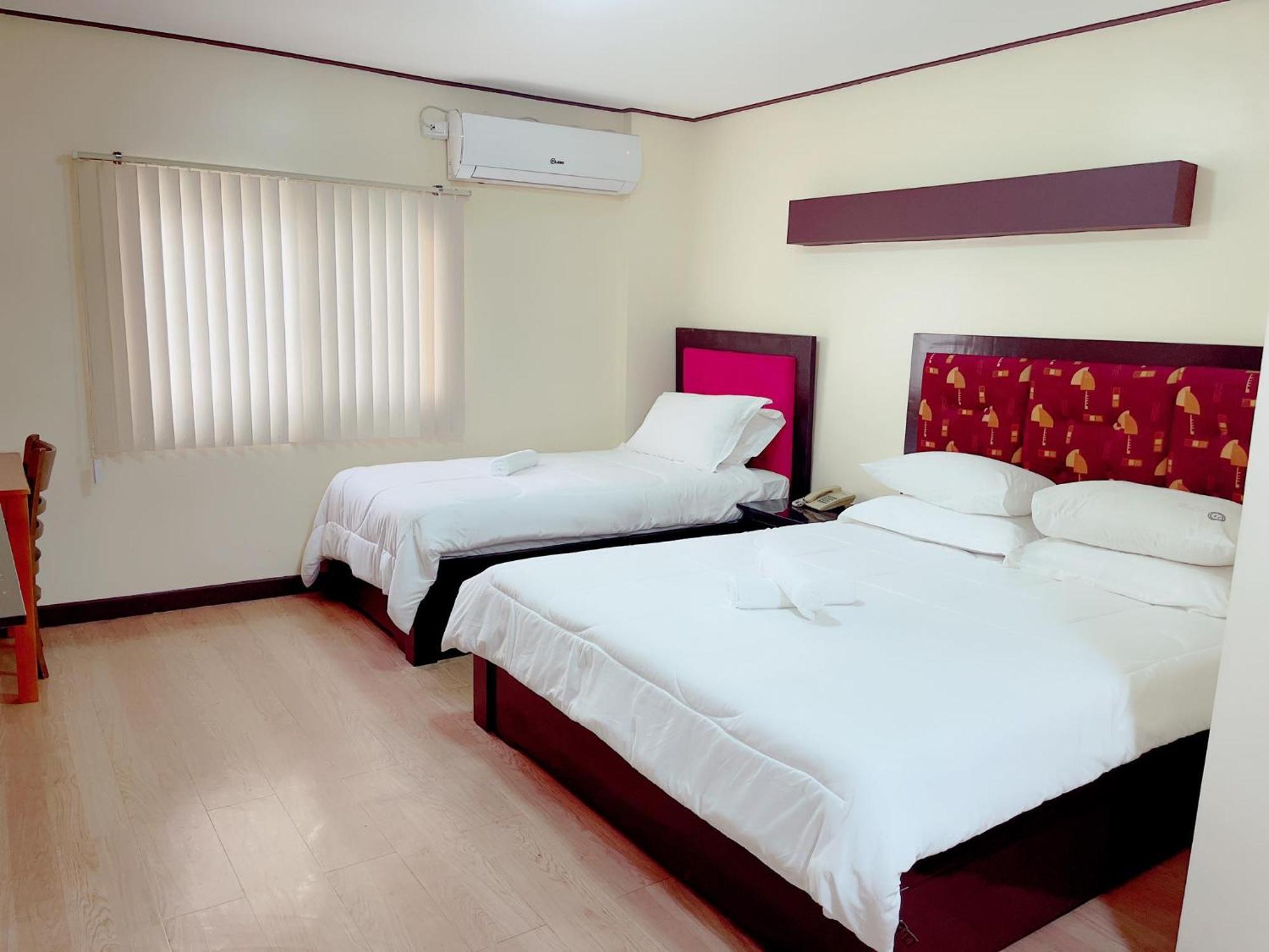 Jun And Helen Hotel And Restaurant อังเฮเลส ภายนอก รูปภาพ