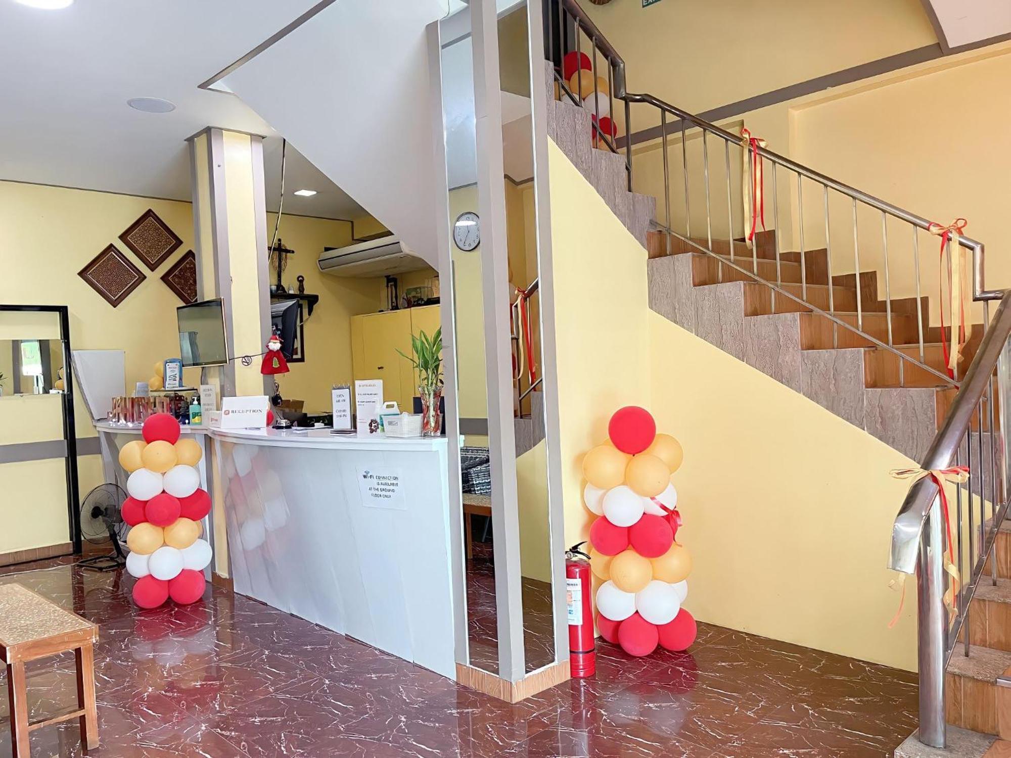 Jun And Helen Hotel And Restaurant อังเฮเลส ภายนอก รูปภาพ